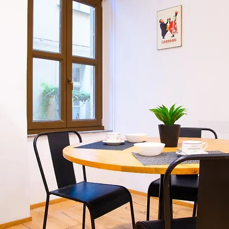 Toffee House By Happyhostorino